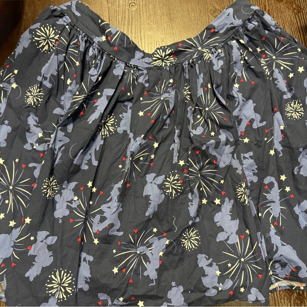 Disney Women’s Sz 2X Skirt Firework Print Red White and Blue Mickey Goofy Minnie
